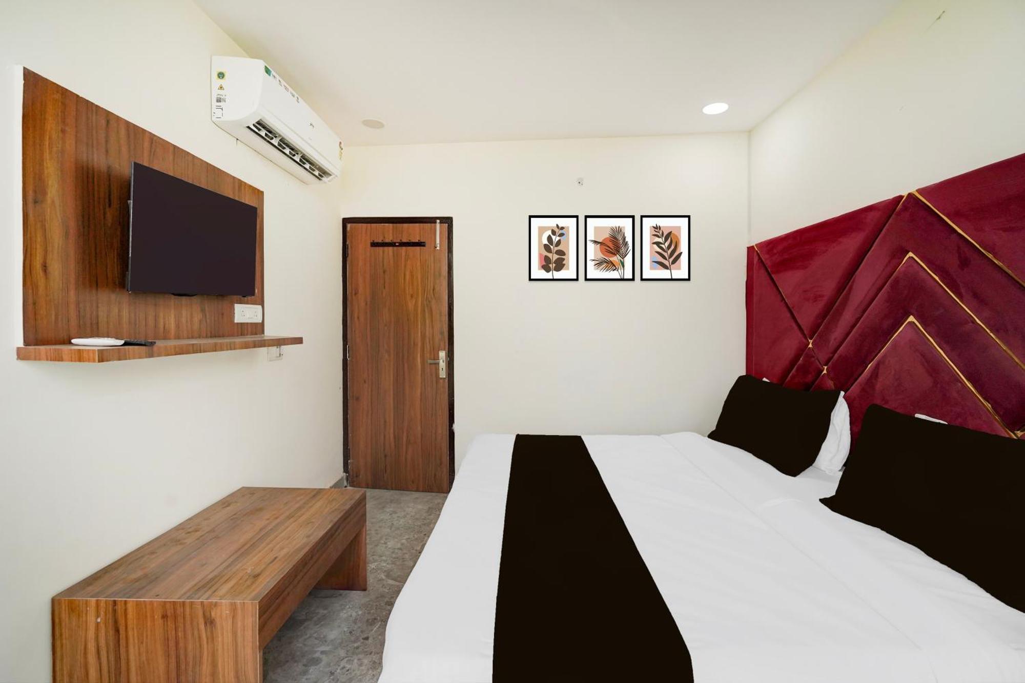 Hotel O Indirapuram Grand Gáziábád Kültér fotó