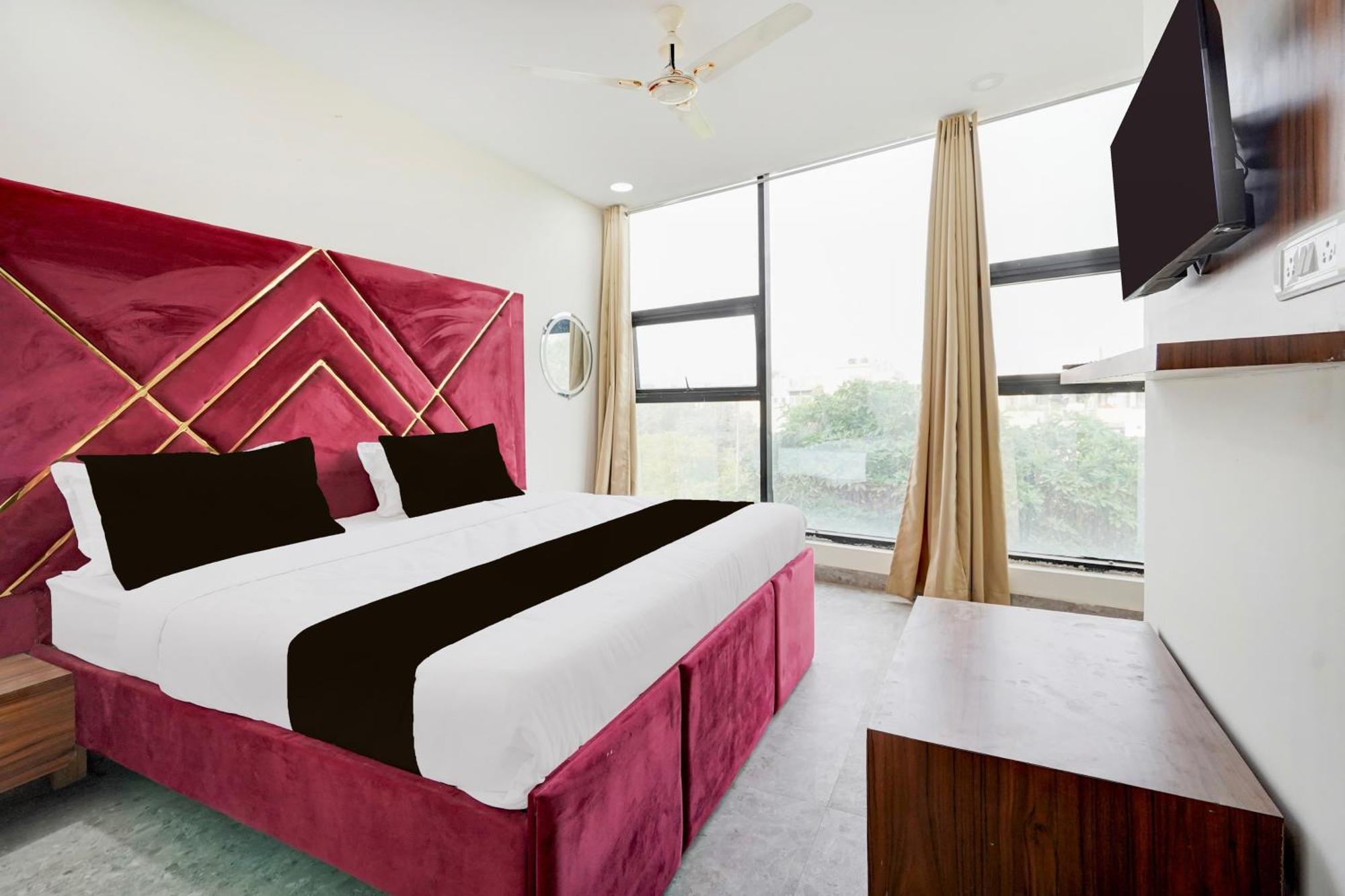 Hotel O Indirapuram Grand Gáziábád Kültér fotó